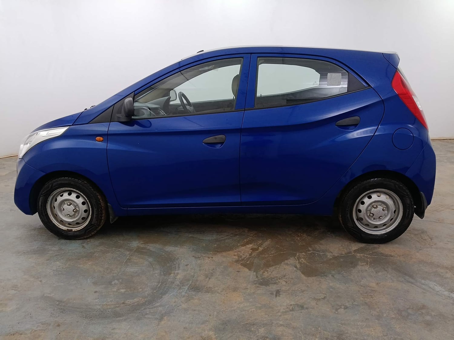 Used 2017 Hyundai Eon Era + Petrol Manual exterior LEFT SIDE VIEW