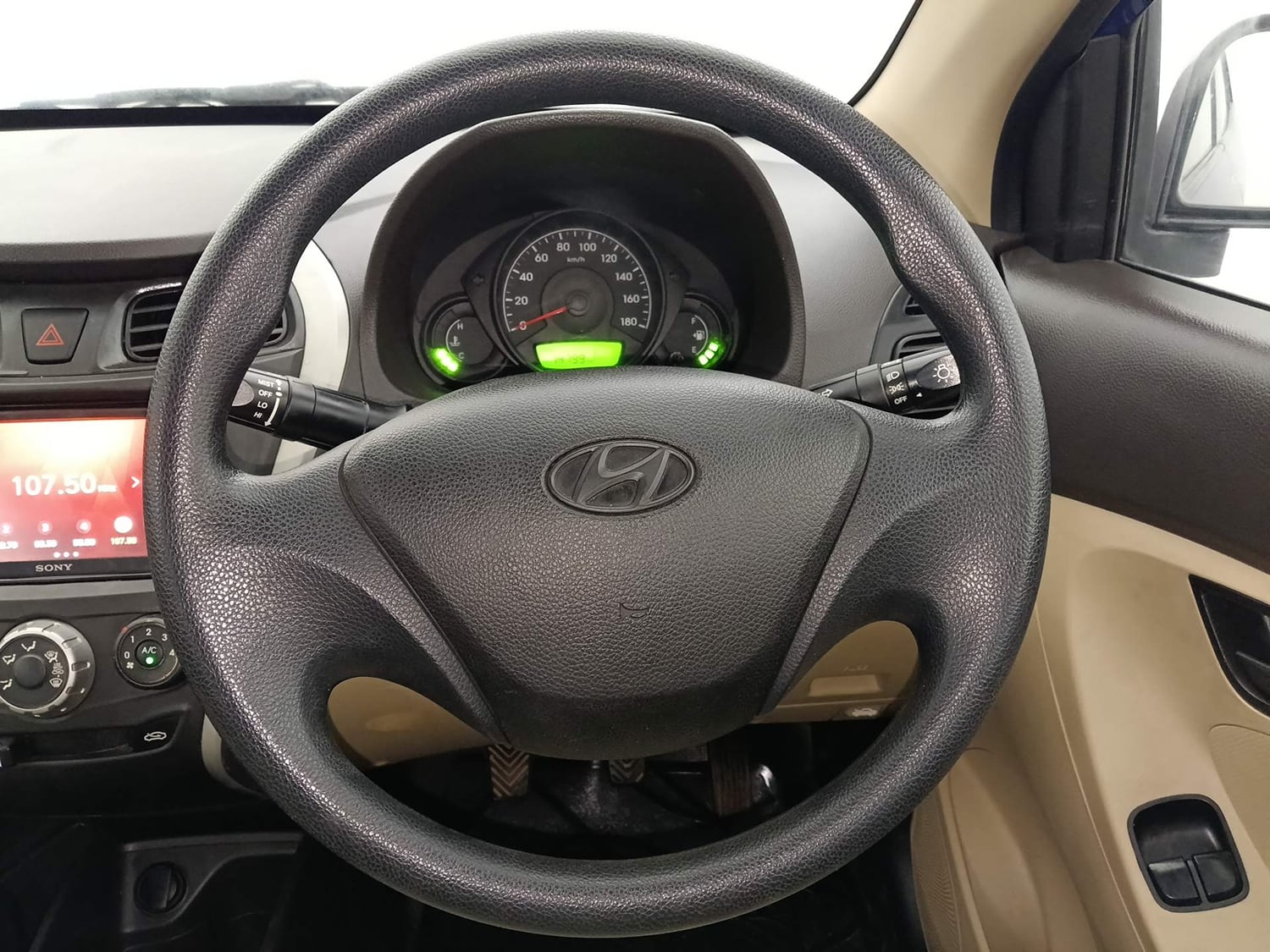 Used 2017 Hyundai Eon Era + Petrol Manual interior STEERING VIEW