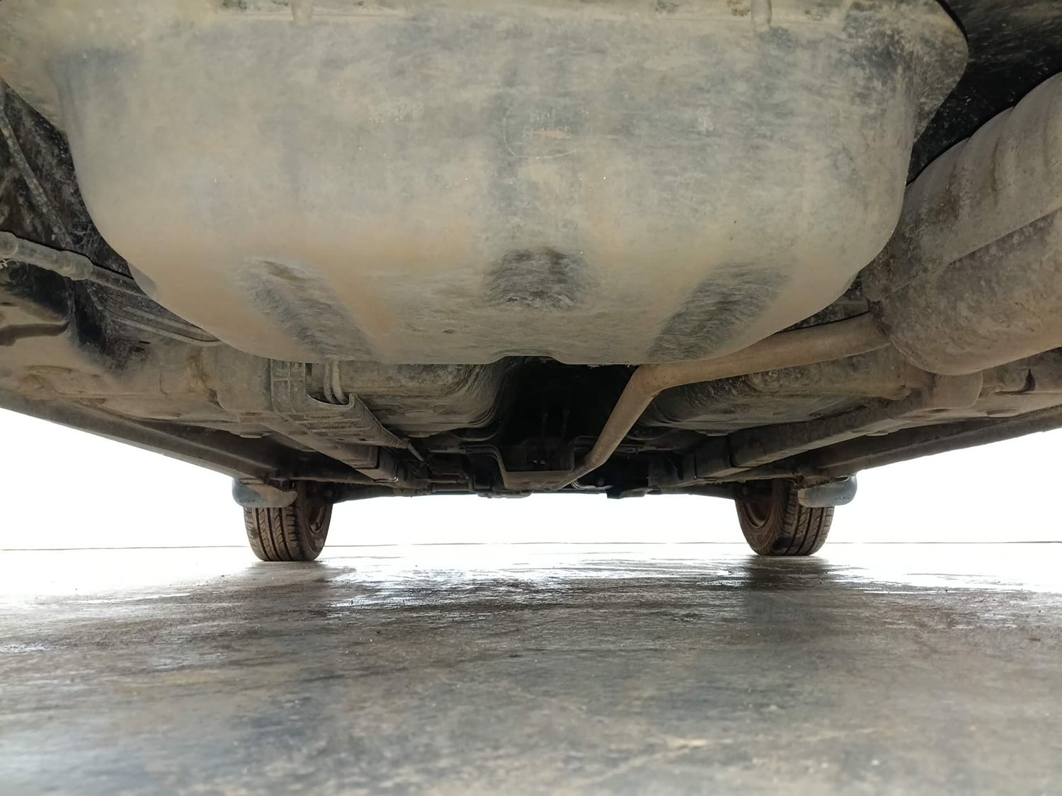 Used 2017 Hyundai Eon Era + Petrol Manual extra REAR UNDERBODY VIEW (TAKEN FROM REAR)