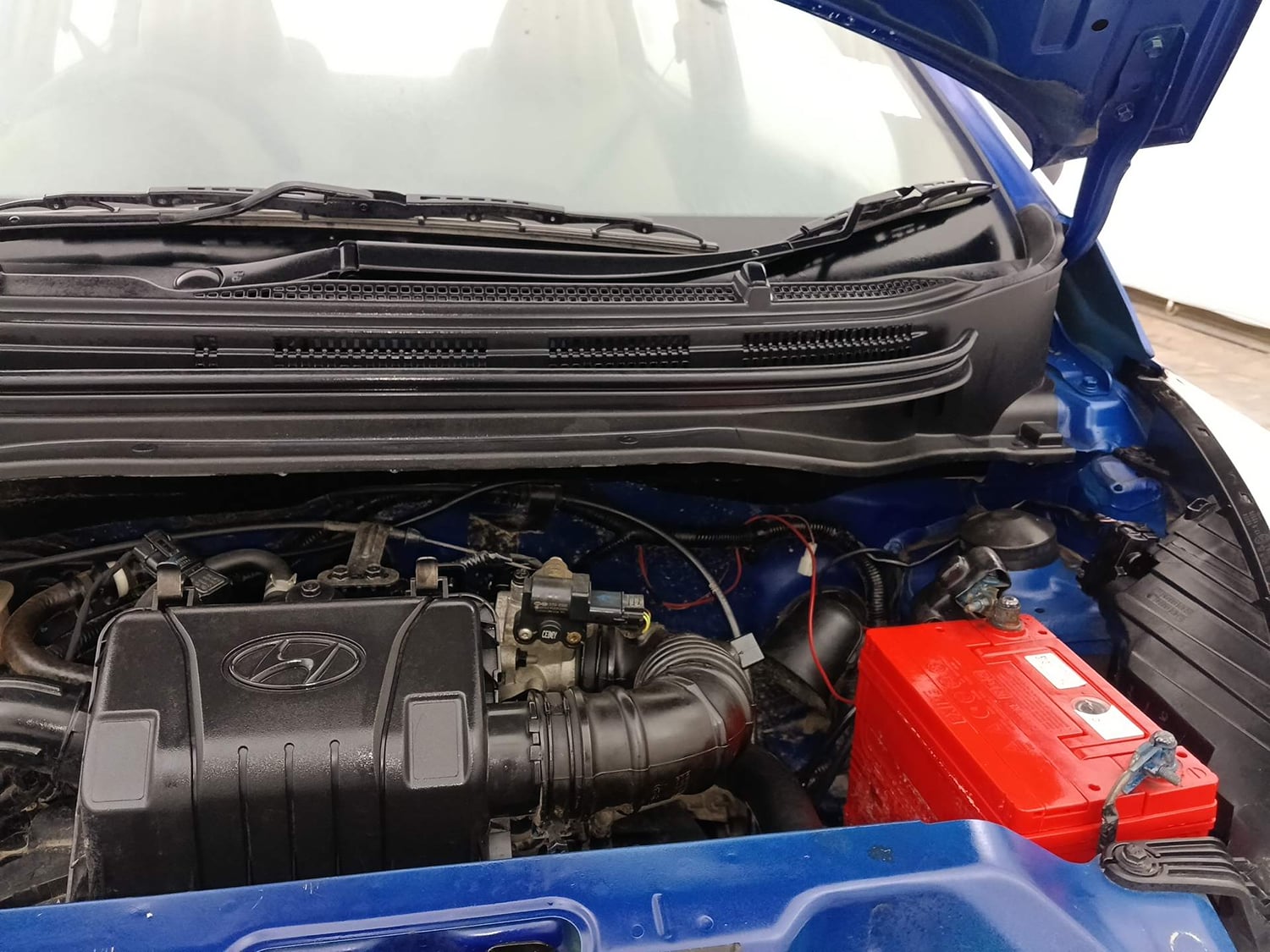 Used 2017 Hyundai Eon Era + Petrol Manual engine ENGINE LEFT SIDE HINGE & APRON VIEW