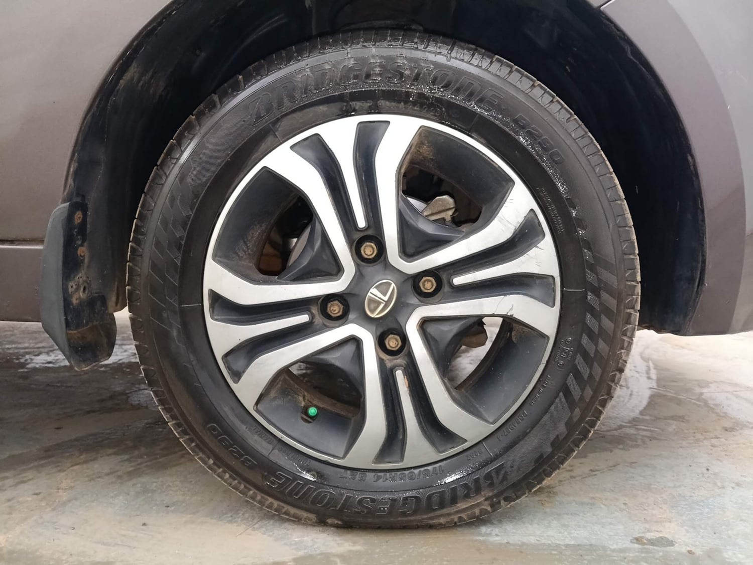 Used 2019 Tata Tiago Revotron XZA Petrol Automatic tyres RIGHT FRONT TYRE RIM VIEW