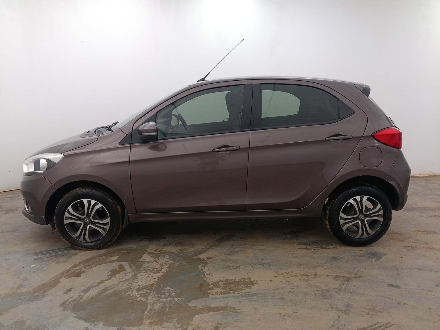 Used 2019 Tata Tiago Revotron XZA Petrol Automatic exterior LEFT SIDE VIEW