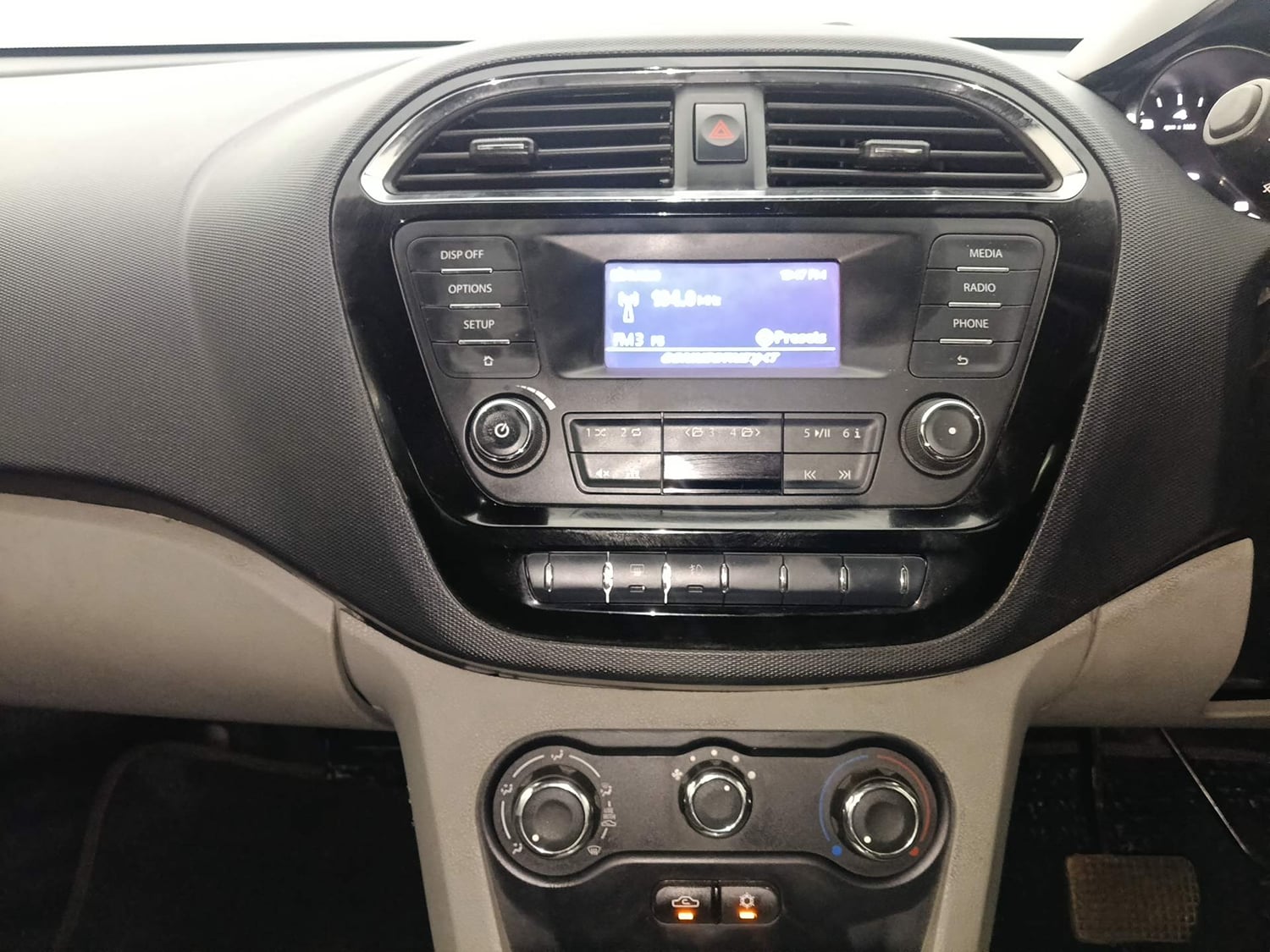 Used 2019 Tata Tiago Revotron XZA Petrol Automatic interior MUSIC SYSTEM & AC CONTROL VIEW