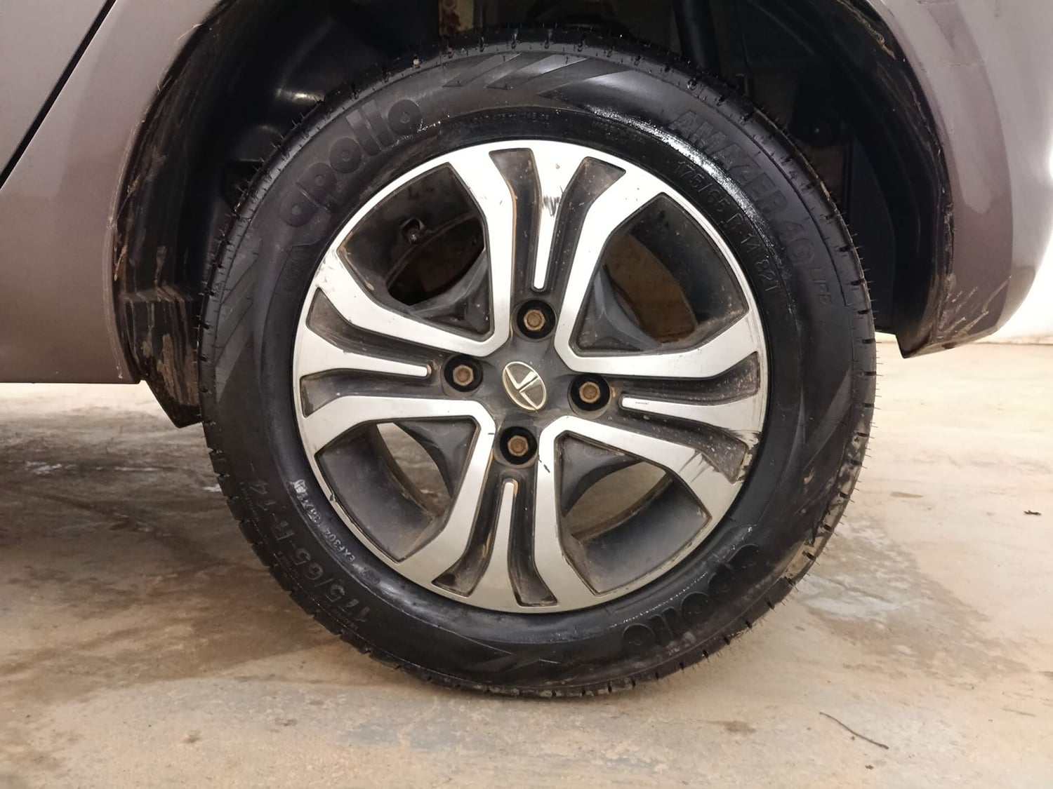 Used 2019 Tata Tiago Revotron XZA Petrol Automatic tyres LEFT REAR TYRE RIM VIEW