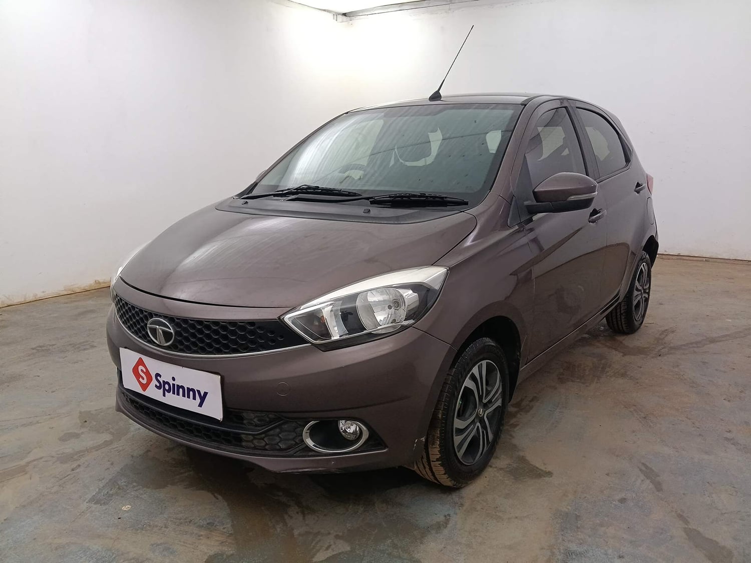 Used 2019 Tata Tiago Revotron XZA Petrol Automatic exterior LEFT FRONT CORNER VIEW