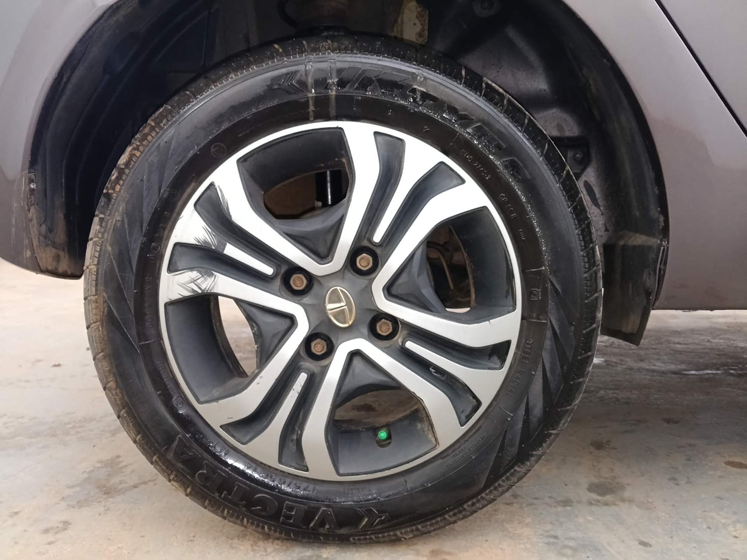 Used 2019 Tata Tiago Revotron XZA Petrol Automatic tyres RIGHT REAR TYRE RIM VIEW