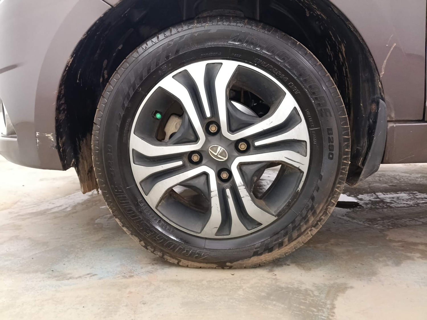 Used 2019 Tata Tiago Revotron XZA Petrol Automatic tyres LEFT FRONT TYRE RIM VIEW