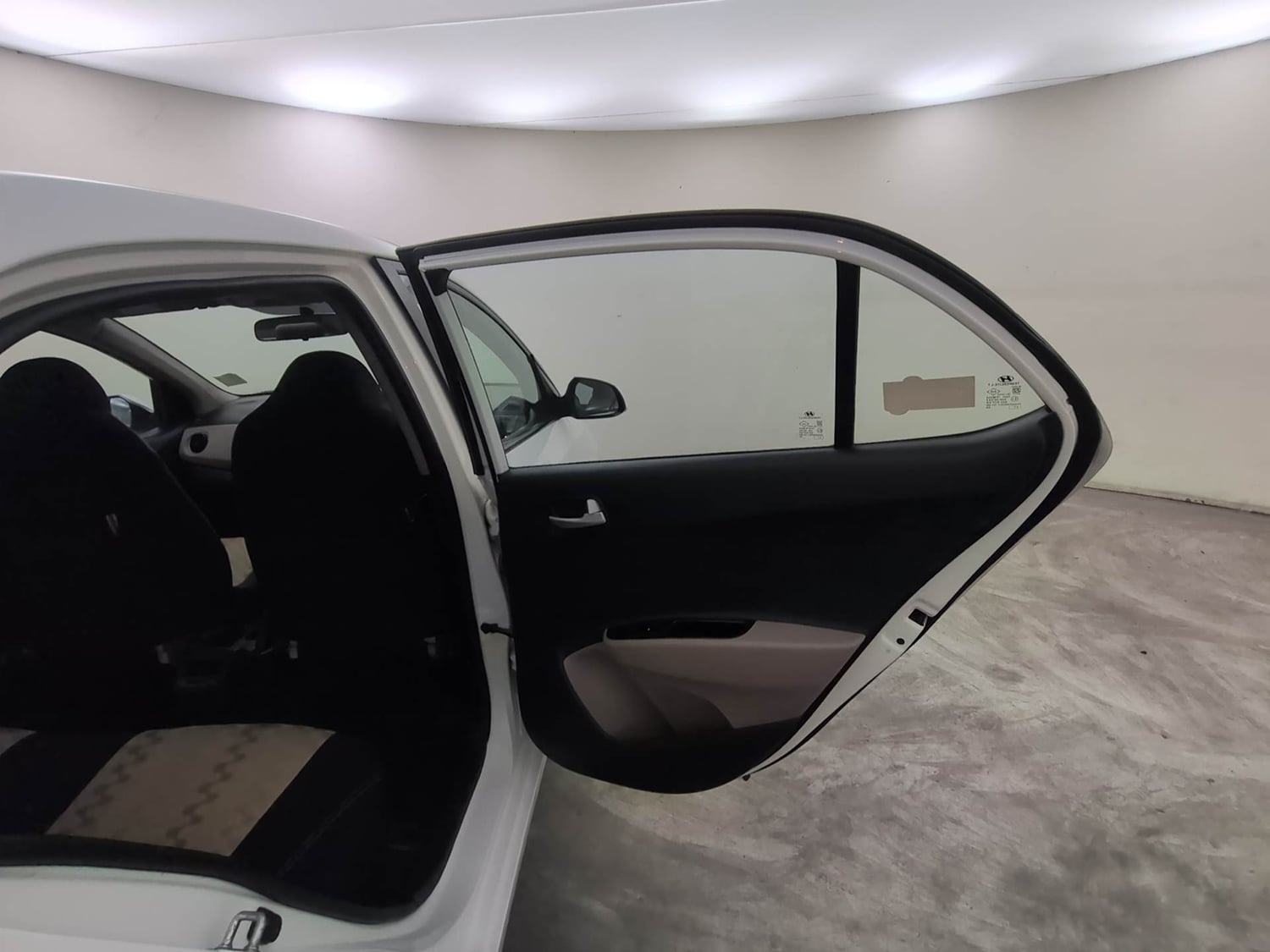 Used 2017 Hyundai Xcent SX Petrol Manual interior RIGHT REAR DOOR OPEN VIEW