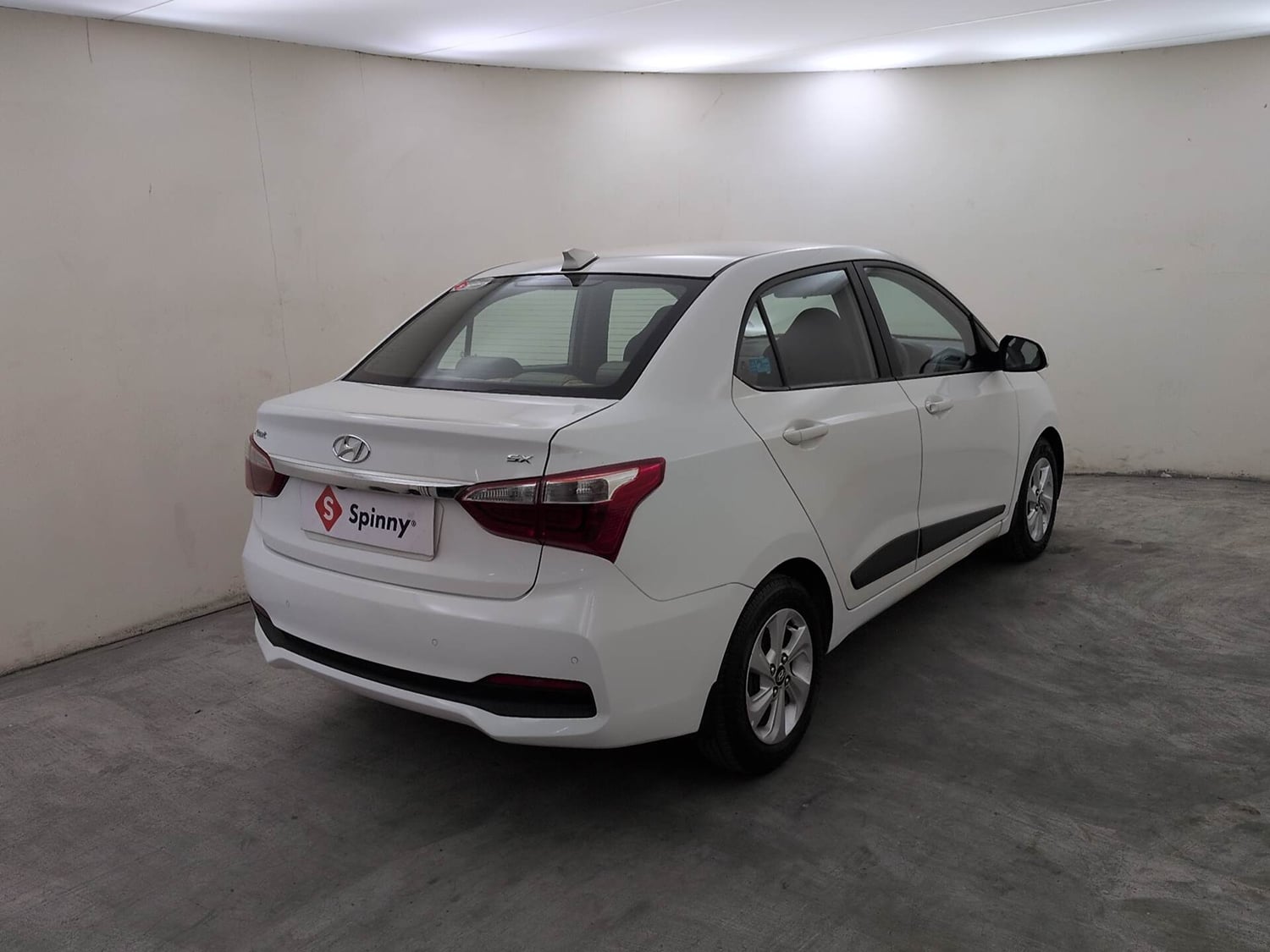 Used 2017 Hyundai Xcent SX Petrol Manual exterior RIGHT REAR CORNER VIEW
