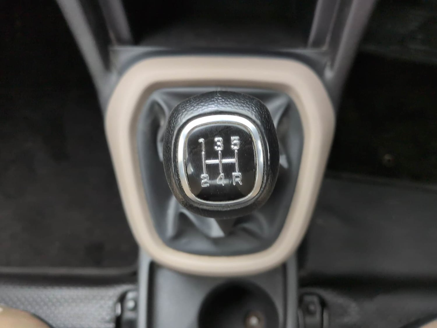 Used 2017 Hyundai Xcent SX Petrol Manual interior GEAR  KNOB VIEW