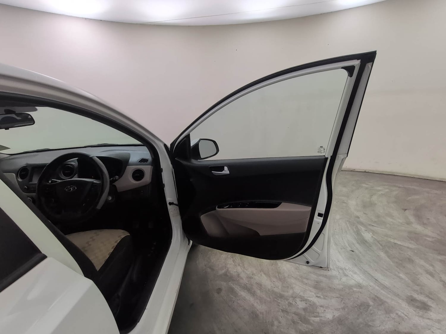 Used 2017 Hyundai Xcent SX Petrol Manual interior RIGHT FRONT DOOR OPEN VIEW