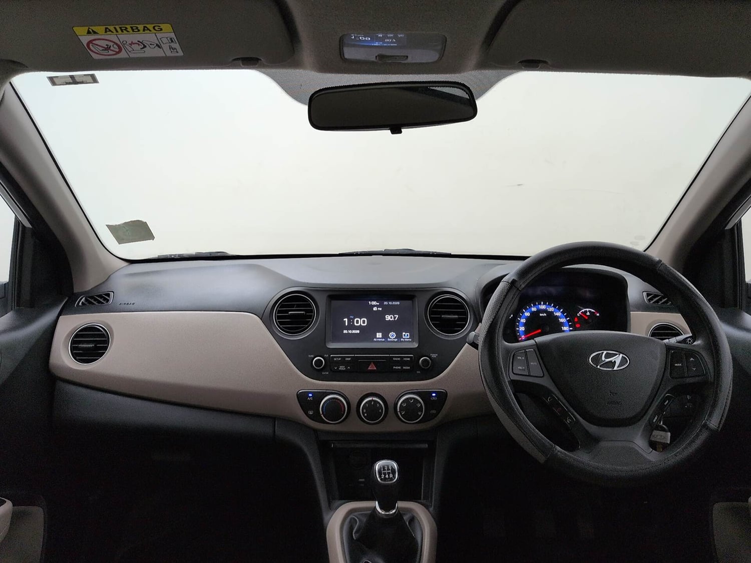 Used 2017 Hyundai Xcent SX Petrol Manual interior DASHBOARD VIEW
