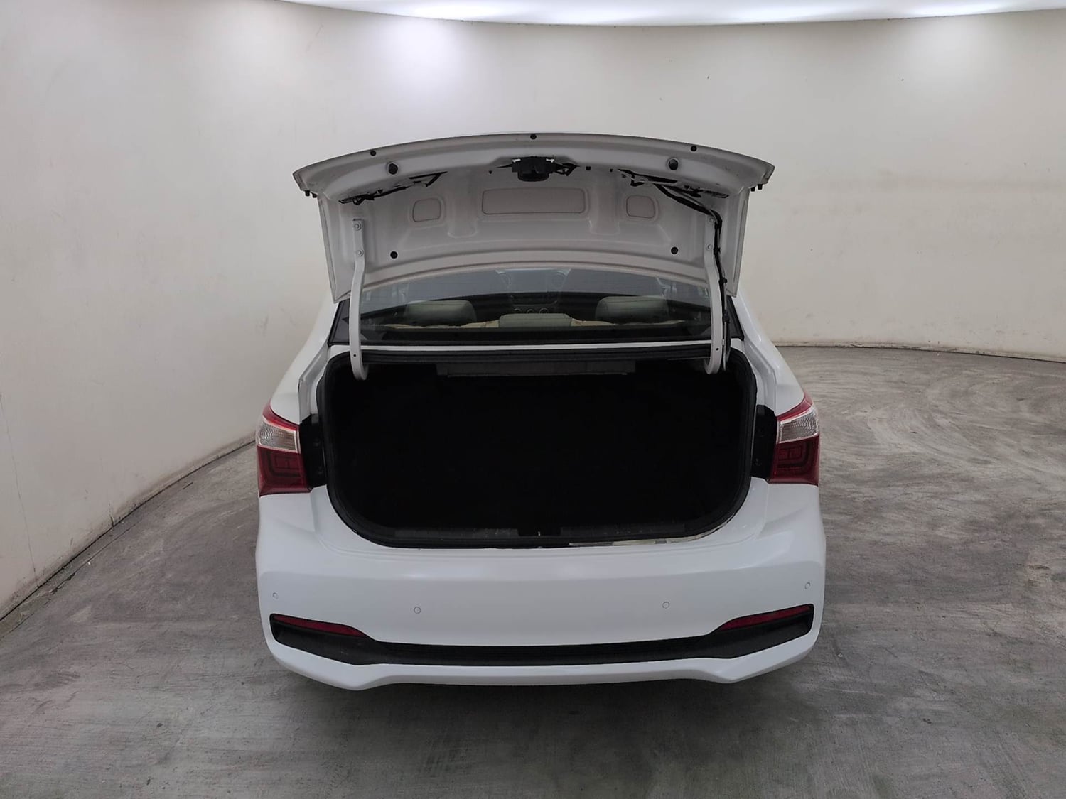 Used 2017 Hyundai Xcent SX Petrol Manual interior DICKY DOOR OPEN VIEW