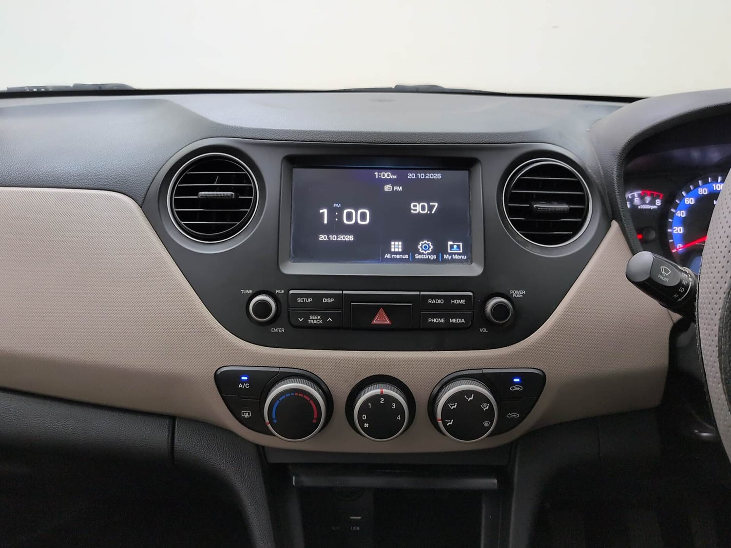 Used 2017 Hyundai Xcent SX Petrol Manual interior MUSIC SYSTEM & AC CONTROL VIEW