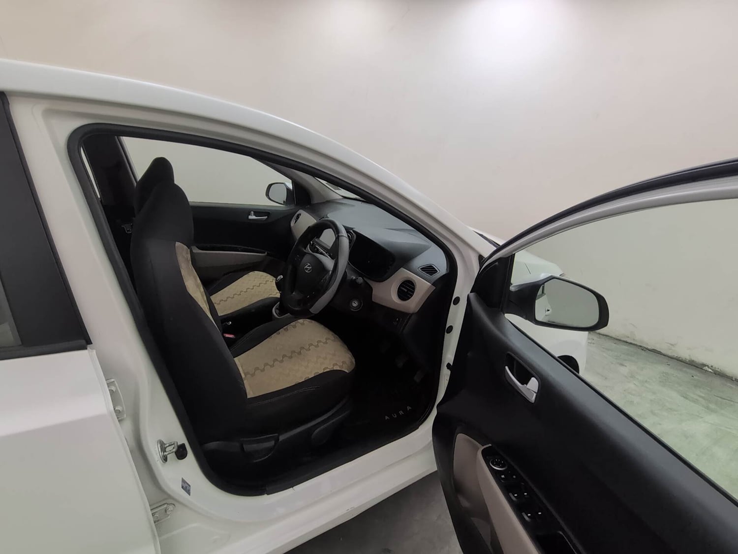Used 2017 Hyundai Xcent SX Petrol Manual interior RIGHT SIDE FRONT DOOR CABIN VIEW