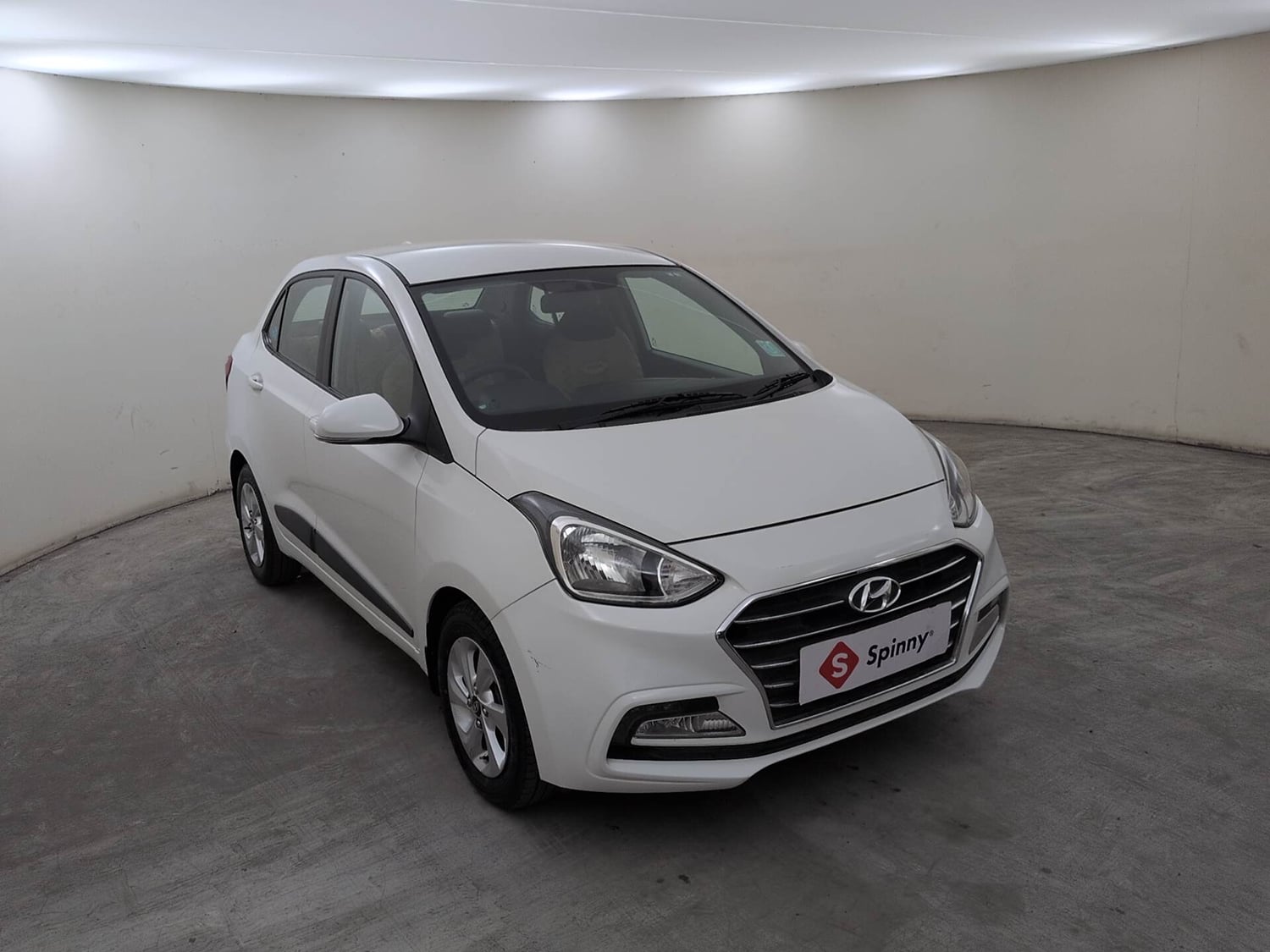 Used 2017 Hyundai Xcent SX Petrol Manual exterior RIGHT FRONT CORNER VIEW