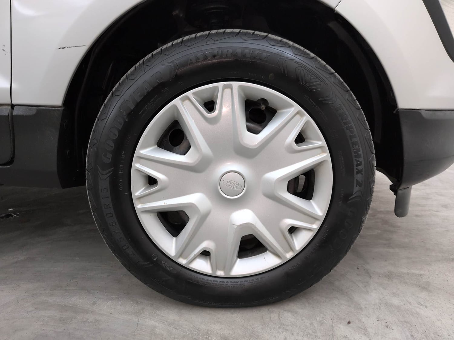 Used 2018 Ford EcoSport Trend + 1.5L Ti-VCT AT Petrol Automatic tyres RIGHT FRONT TYRE RIM VIEW