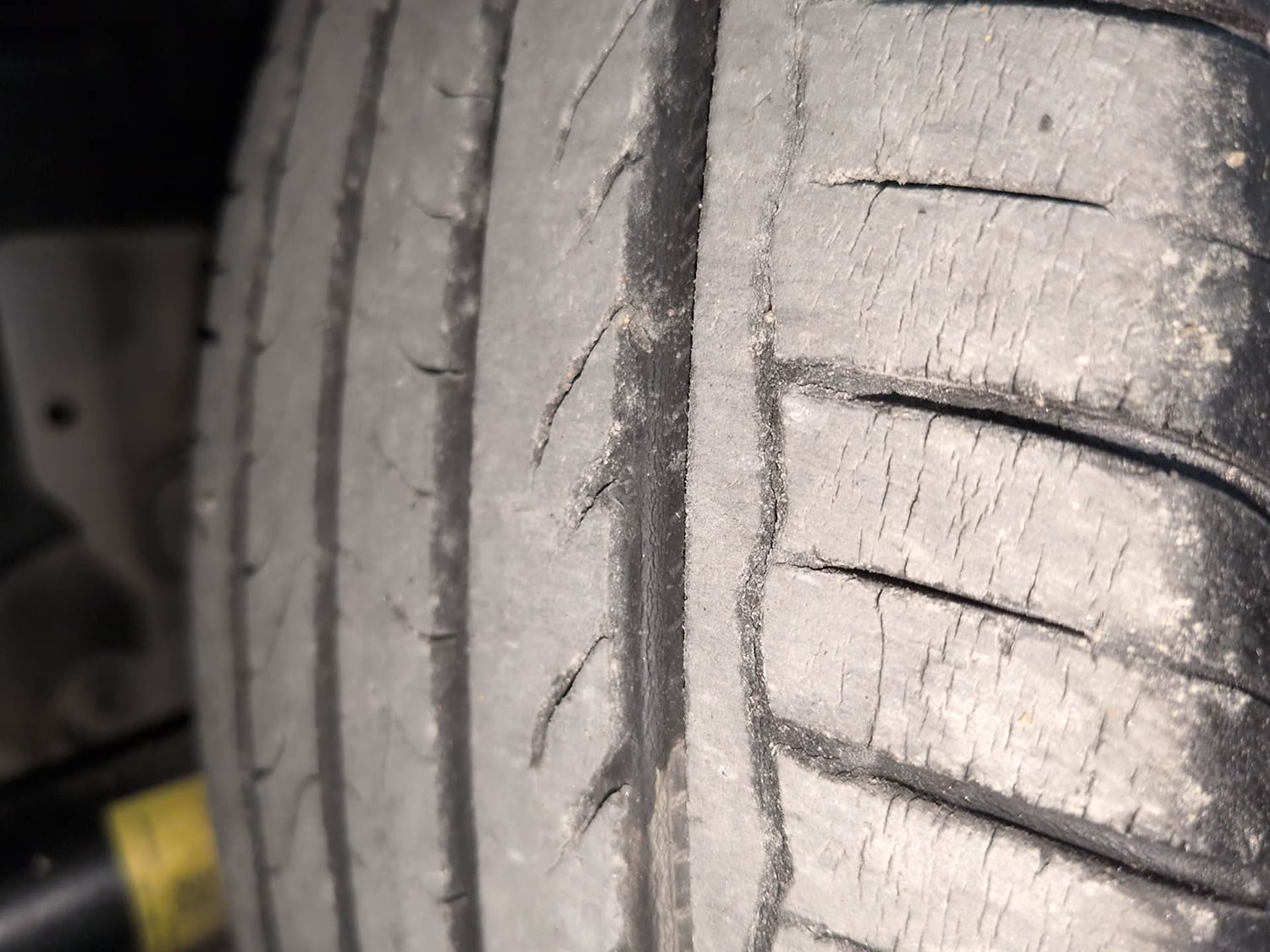 Used 2018 Ford EcoSport Trend + 1.5L Ti-VCT AT Petrol Automatic tyres RIGHT FRONT TYRE TREAD VIEW