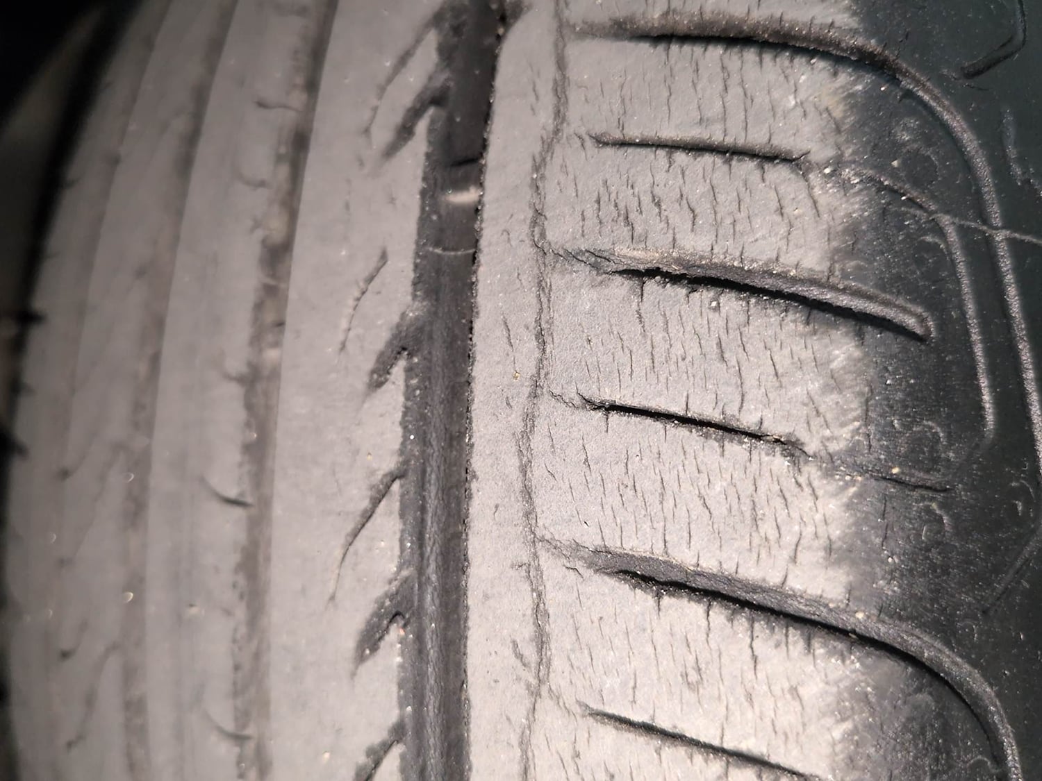 Used 2018 Ford EcoSport Trend + 1.5L Ti-VCT AT Petrol Automatic tyres LEFT FRONT TYRE TREAD VIEW