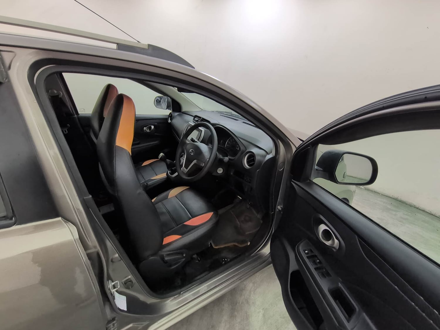 Used 2019 Datsun GO T(O) Petrol Manual interior RIGHT SIDE FRONT DOOR CABIN VIEW