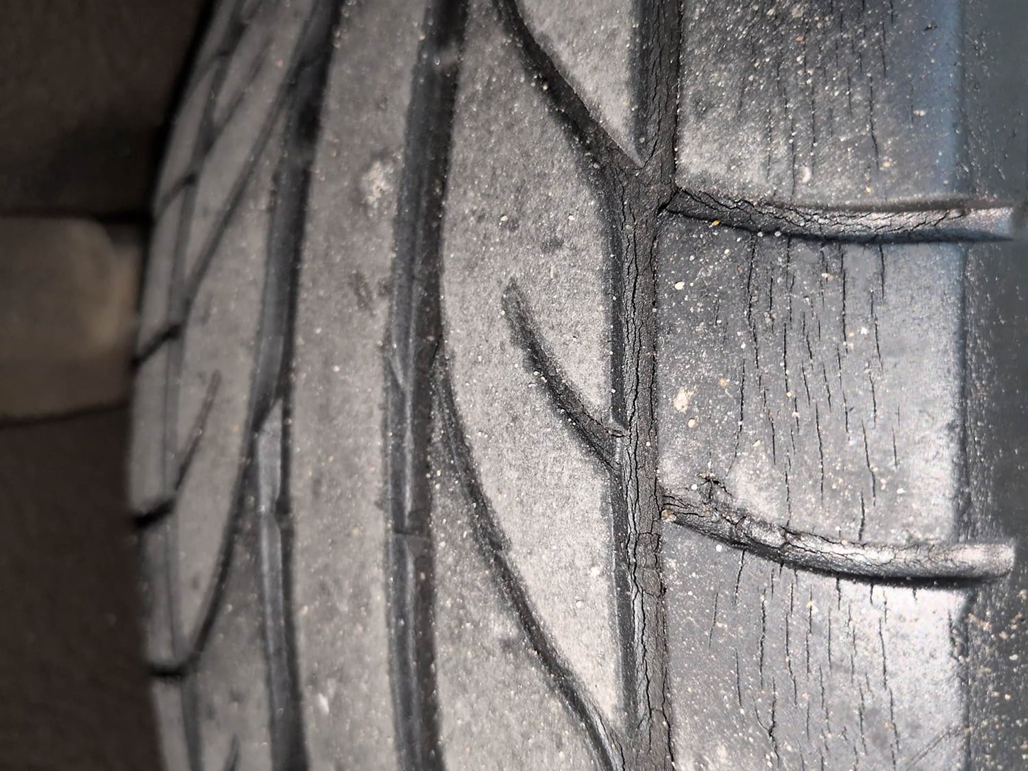 Used 2016 Ford EcoSport Titanium 1.5L TDCi Diesel Manual tyres LEFT REAR TYRE TREAD VIEW
