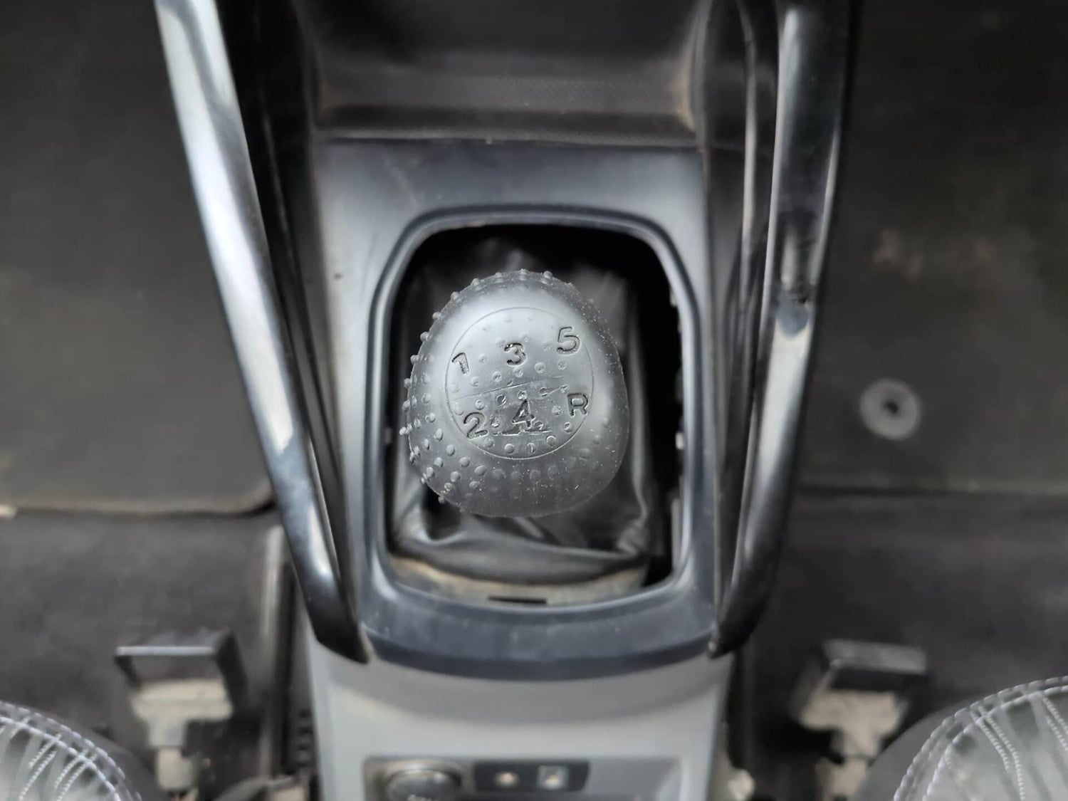 Used 2016 Ford EcoSport Titanium 1.5L TDCi Diesel Manual interior GEAR  KNOB VIEW