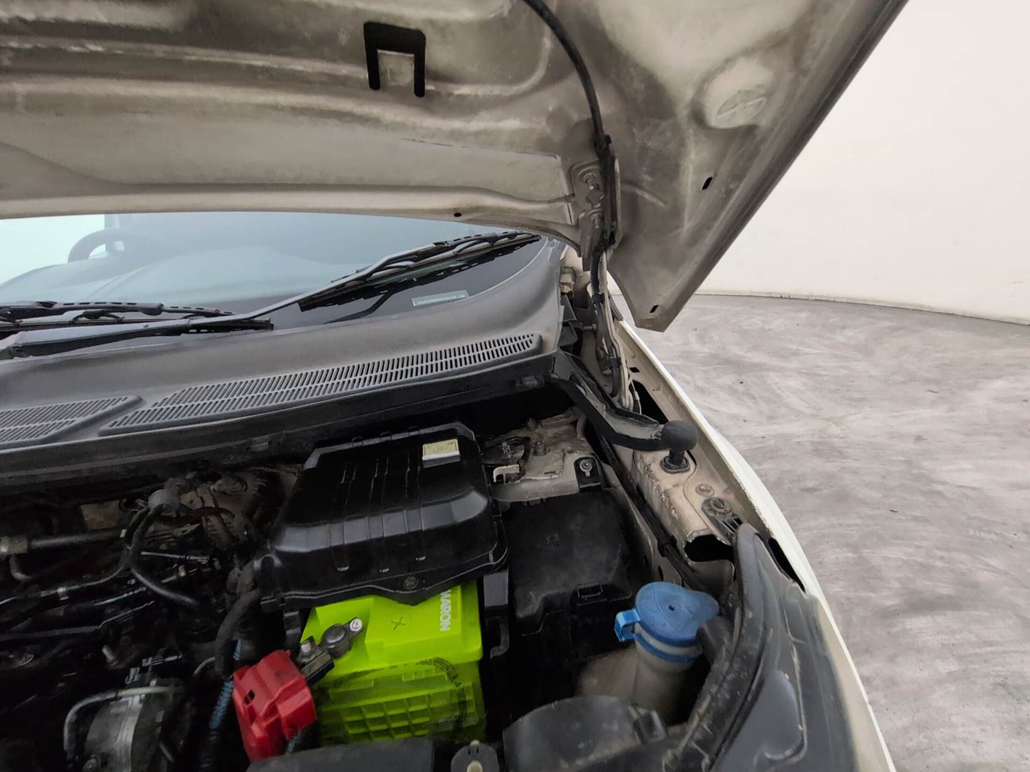 Used 2016 Ford EcoSport Titanium 1.5L TDCi Diesel Manual engine ENGINE LEFT SIDE HINGE & APRON VIEW