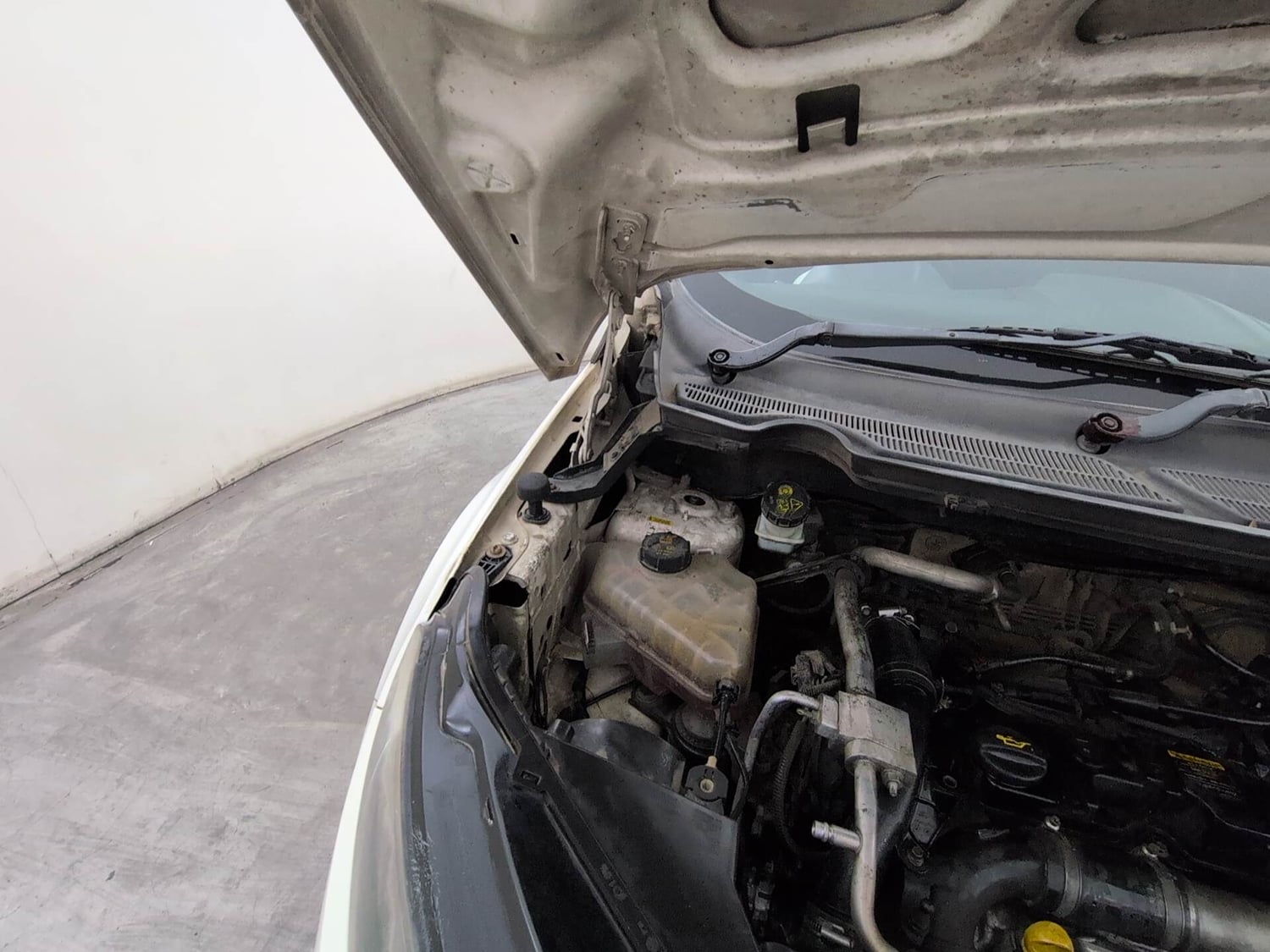 Used 2016 Ford EcoSport Titanium 1.5L TDCi Diesel Manual engine ENGINE RIGHT SIDE HINGE & APRON VIEW
