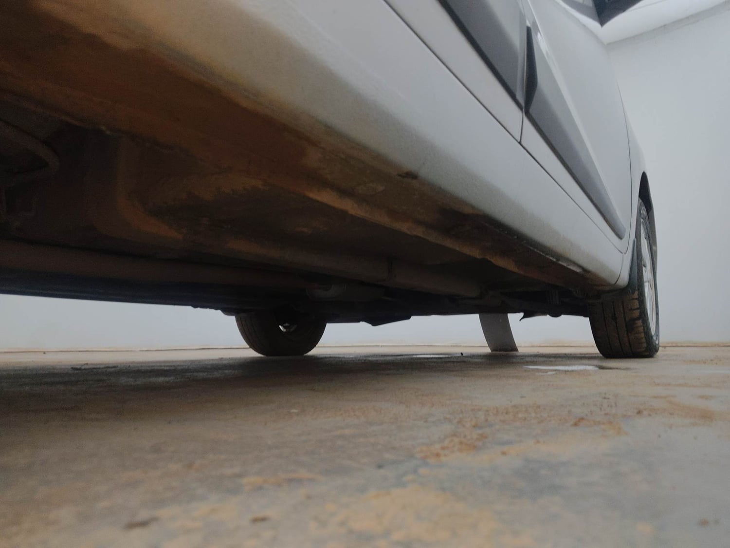 Used 2014 Hyundai Xcent S 1.2 (O) Petrol Manual extra REAR RIGHT UNDERBODY VIEW