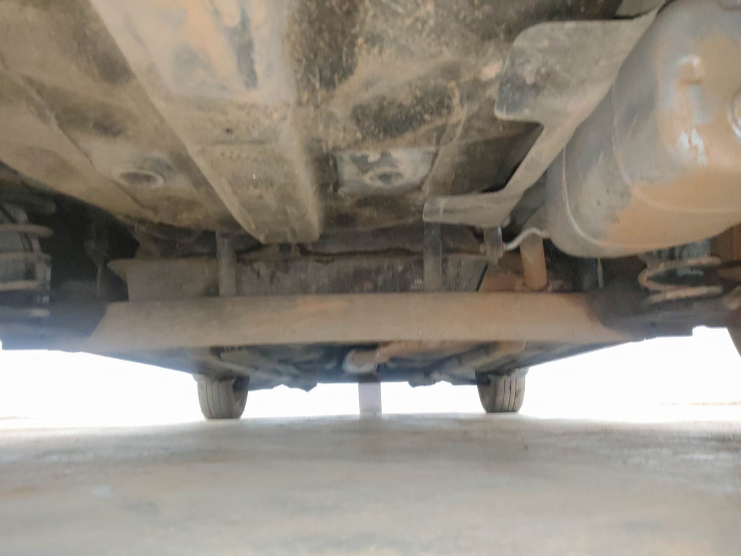 Used 2014 Hyundai Xcent S 1.2 (O) Petrol Manual extra REAR UNDERBODY VIEW (TAKEN FROM REAR)