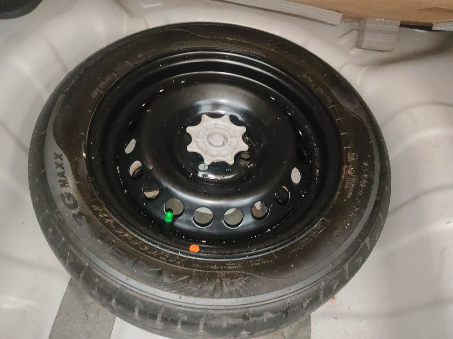 Used 2014 Hyundai Xcent S 1.2 (O) Petrol Manual tyres SPARE TYRE VIEW