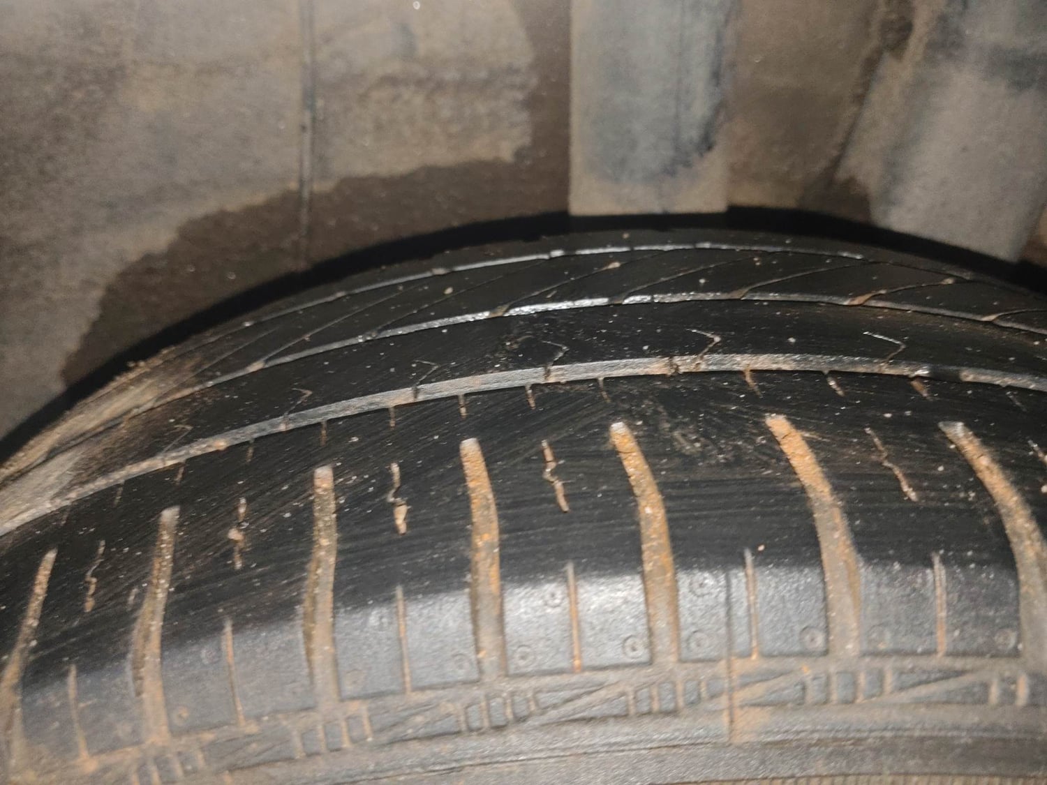 Used 2014 Hyundai Xcent S 1.2 (O) Petrol Manual tyres LEFT REAR TYRE TREAD VIEW