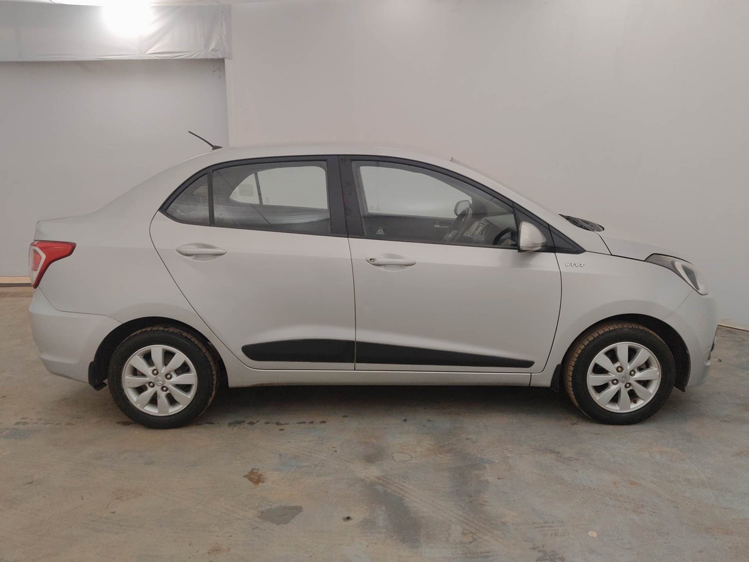 Used 2014 Hyundai Xcent S 1.2 (O) Petrol Manual exterior RIGHT SIDE VIEW