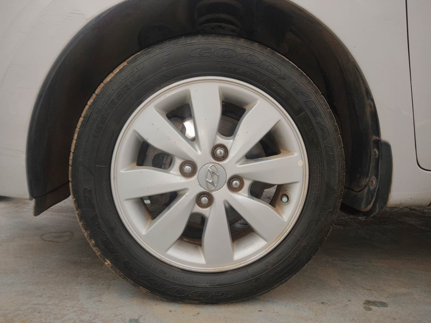 Used 2014 Hyundai Xcent S 1.2 (O) Petrol Manual tyres LEFT FRONT TYRE RIM VIEW
