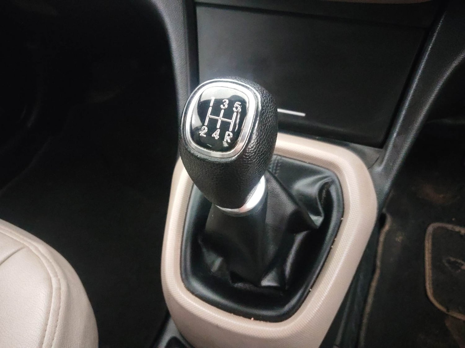 Used 2014 Hyundai Xcent S 1.2 (O) Petrol Manual interior GEAR  KNOB VIEW