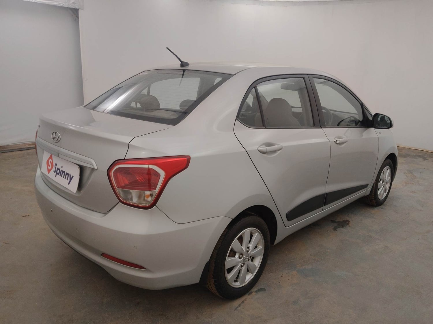 Used 2014 Hyundai Xcent S 1.2 (O) Petrol Manual exterior RIGHT REAR CORNER VIEW