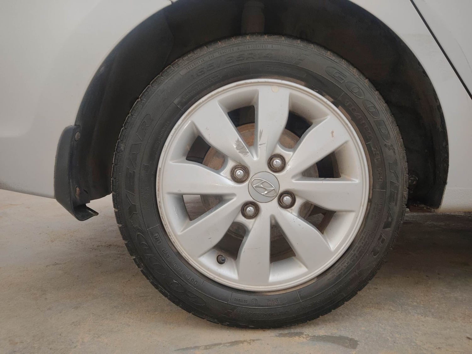 Used 2014 Hyundai Xcent S 1.2 (O) Petrol Manual tyres RIGHT REAR TYRE RIM VIEW