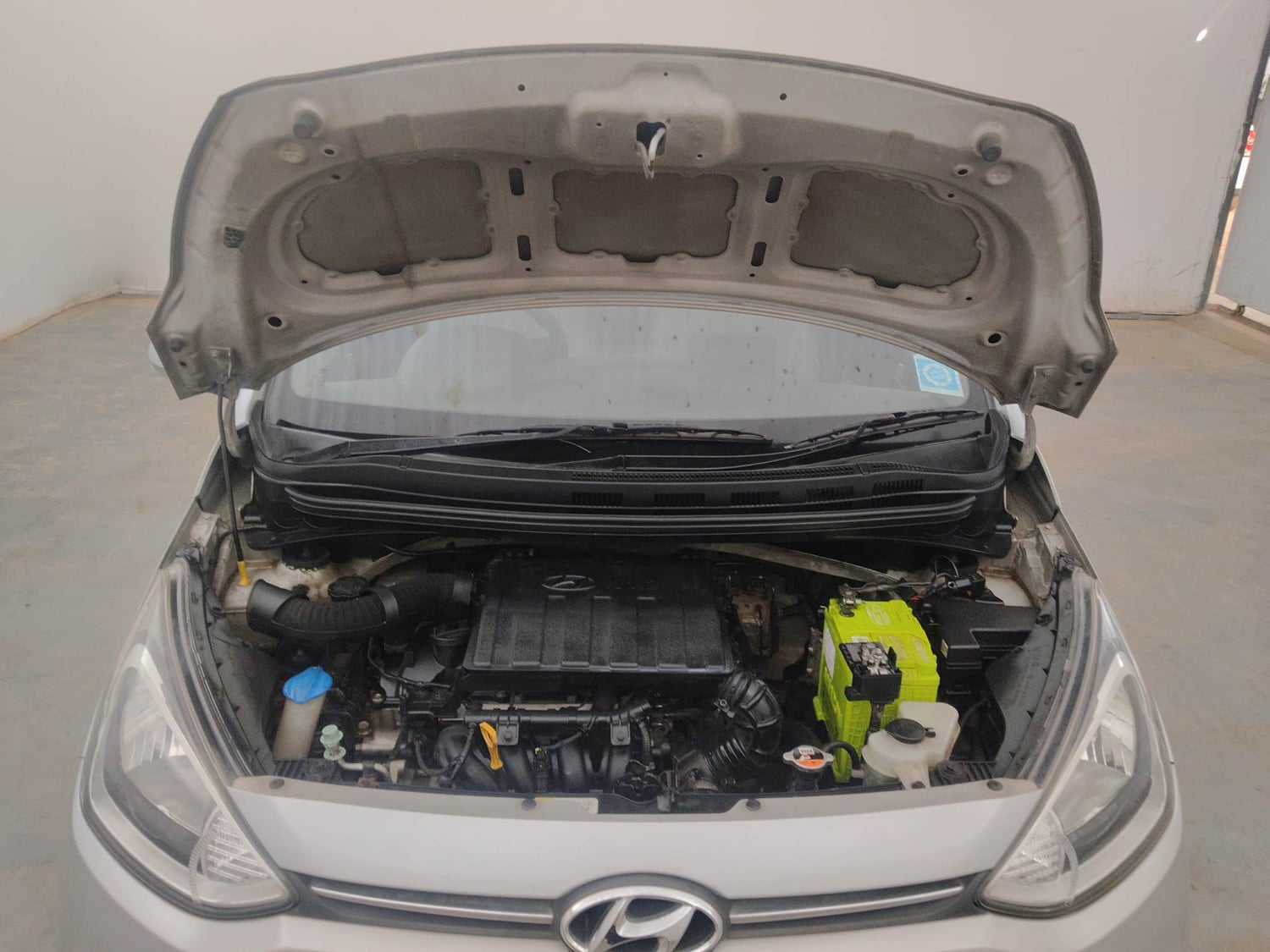 Used 2014 Hyundai Xcent S 1.2 (O) Petrol Manual engine ENGINE & BONNET OPEN FRONT VIEW
