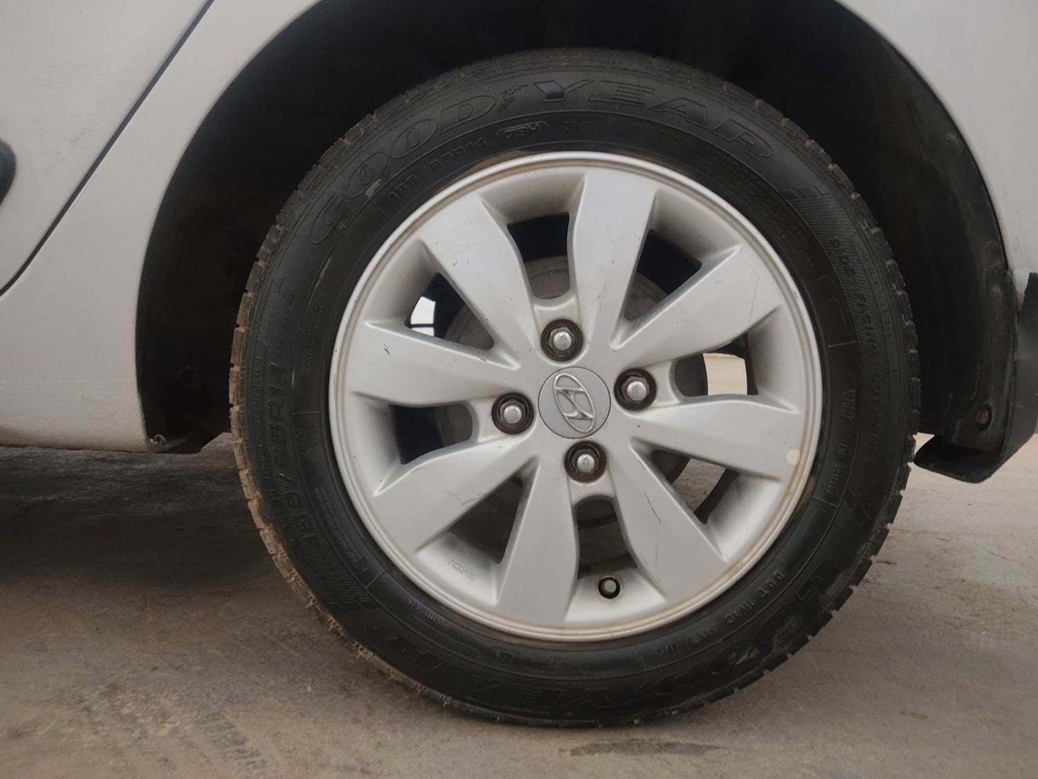 Used 2014 Hyundai Xcent S 1.2 (O) Petrol Manual tyres LEFT REAR TYRE RIM VIEW
