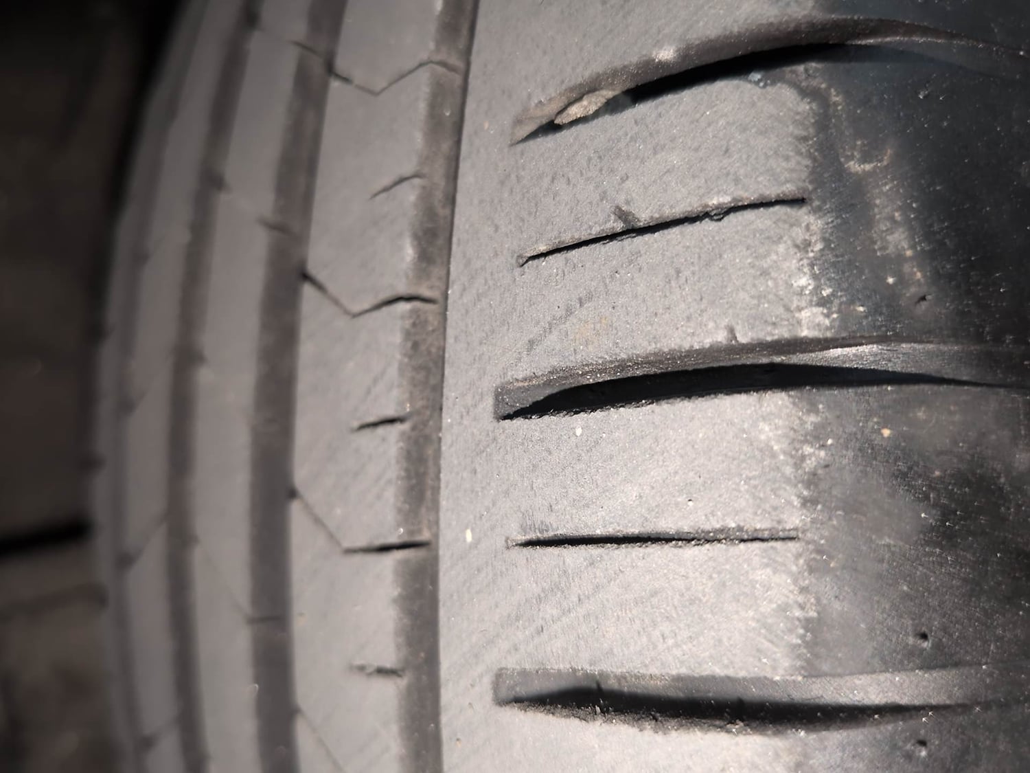 Used 2025 Maruti Suzuki Ciaz Alpha 1.5 AT Petrol Automatic tyres RIGHT FRONT TYRE TREAD VIEW