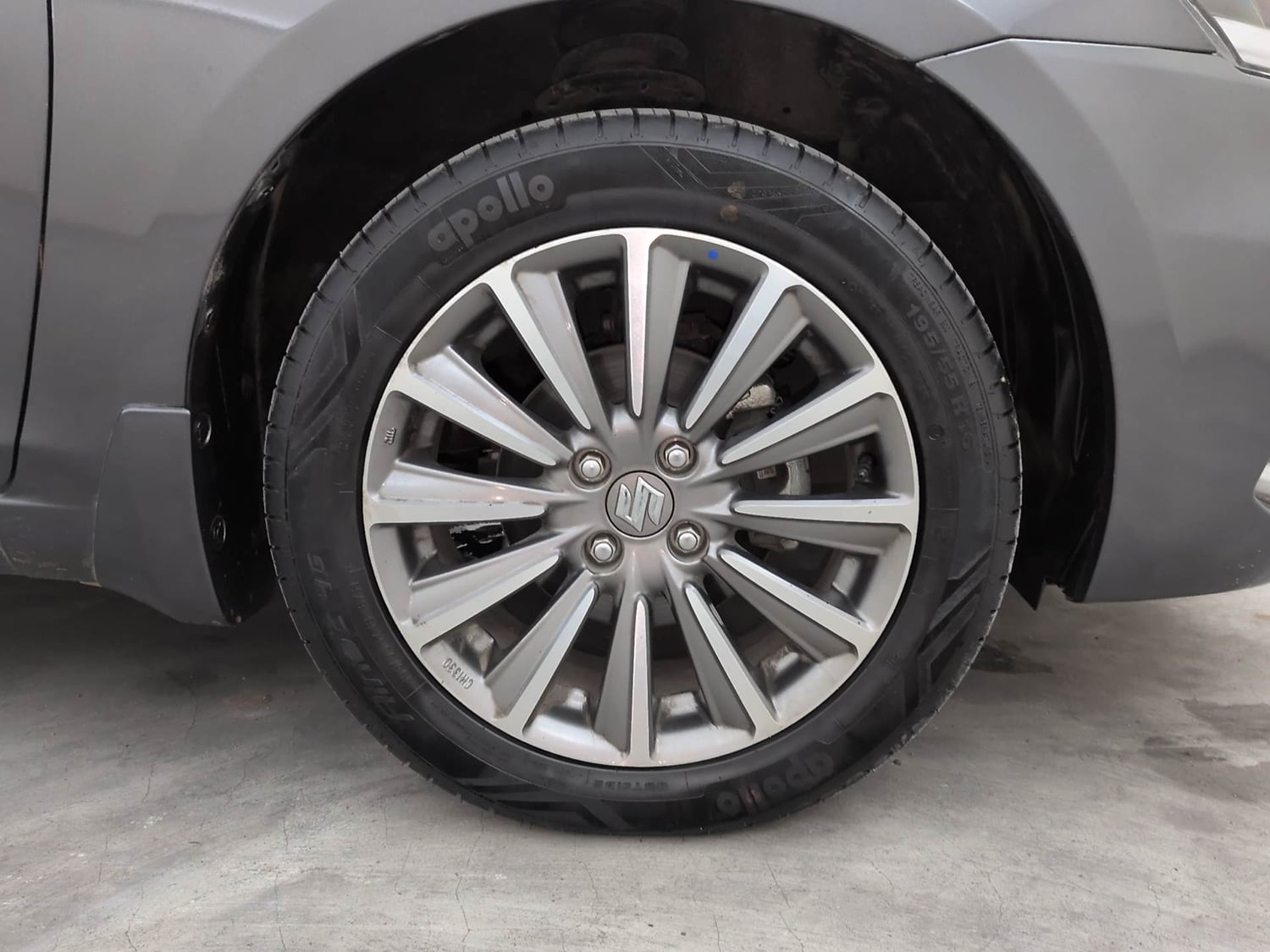 Used 2025 Maruti Suzuki Ciaz Alpha 1.5 AT Petrol Automatic tyres RIGHT FRONT TYRE RIM VIEW
