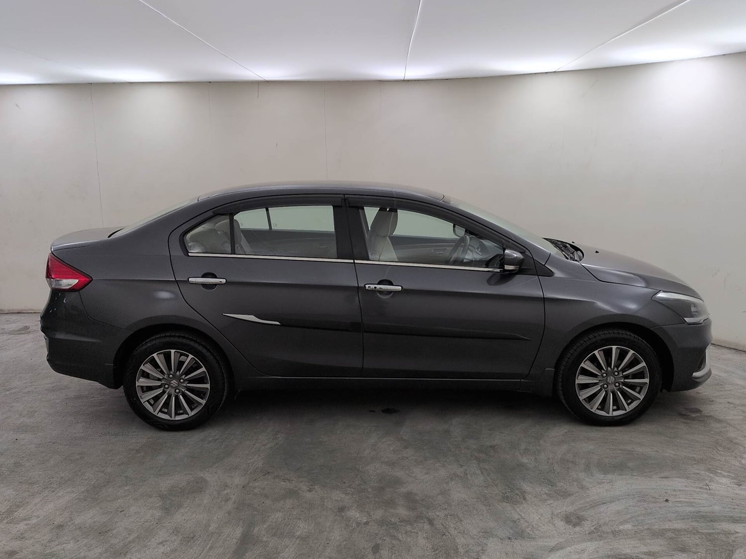 Used 2025 Maruti Suzuki Ciaz Alpha 1.5 AT Petrol Automatic exterior RIGHT SIDE VIEW