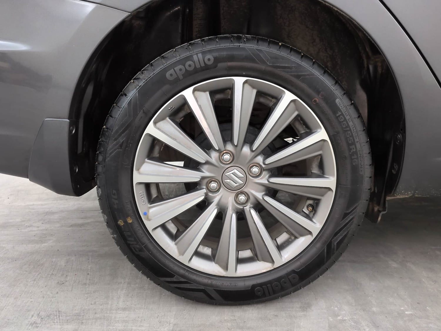 Used 2025 Maruti Suzuki Ciaz Alpha 1.5 AT Petrol Automatic tyres RIGHT REAR TYRE RIM VIEW