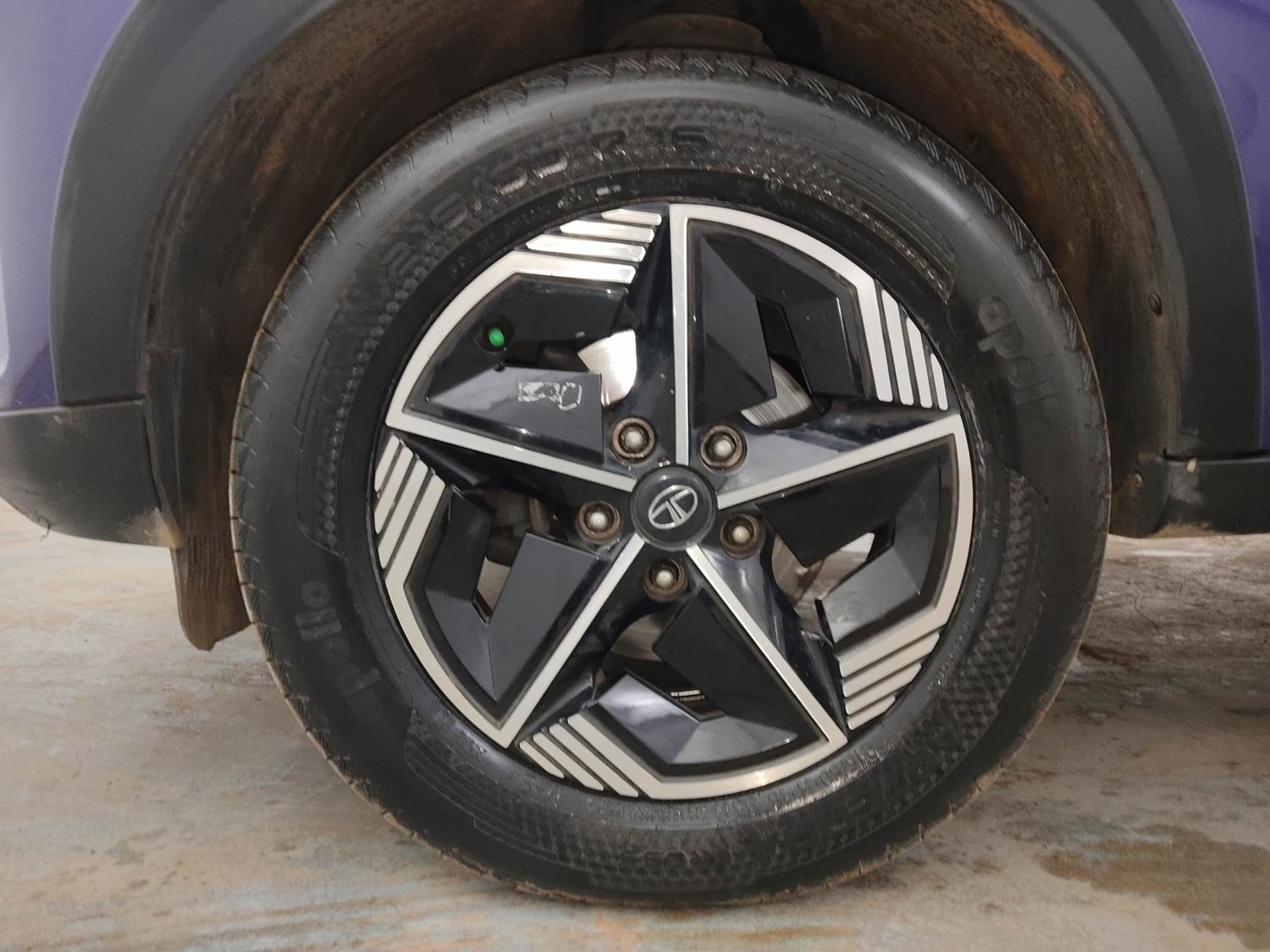 Used 2024 Tata Nexon Fearless Plus S Purple 1.5 Revotorq Diesel 6AMT Dual Tone Diesel Automatic tyres LEFT FRONT TYRE RIM VIEW