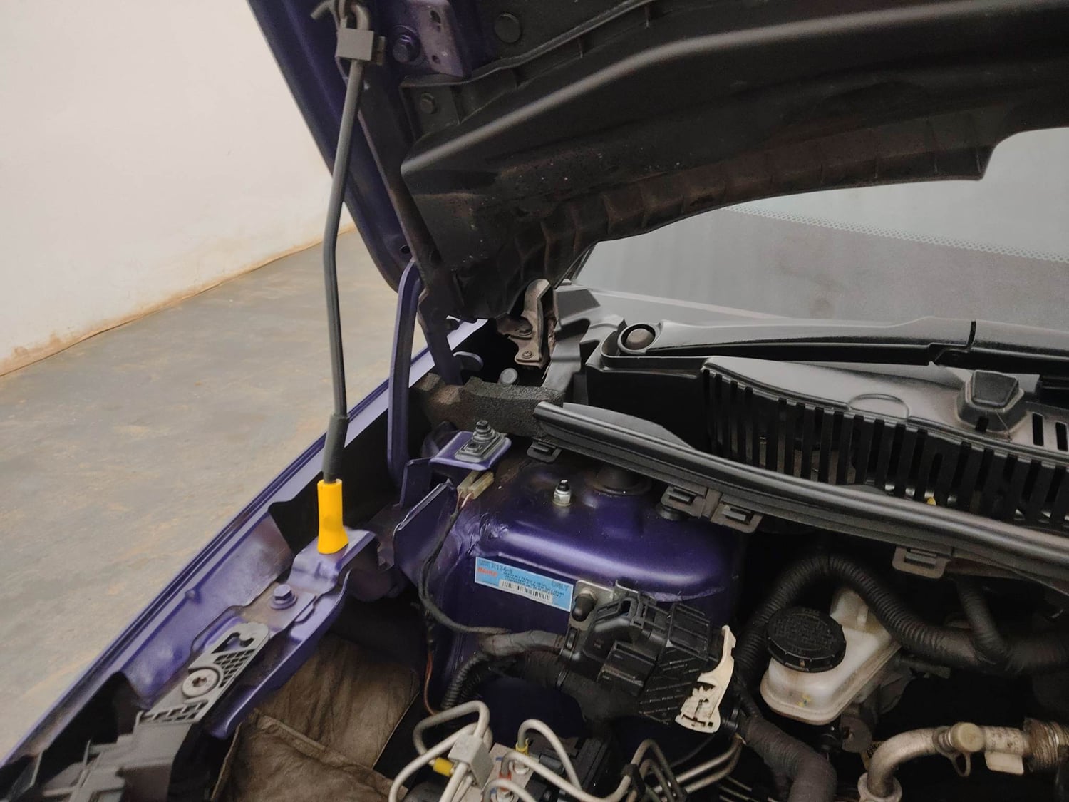 Used 2024 Tata Nexon Fearless Plus S Purple 1.5 Revotorq Diesel 6AMT Dual Tone Diesel Automatic engine ENGINE RIGHT SIDE HINGE & APRON VIEW
