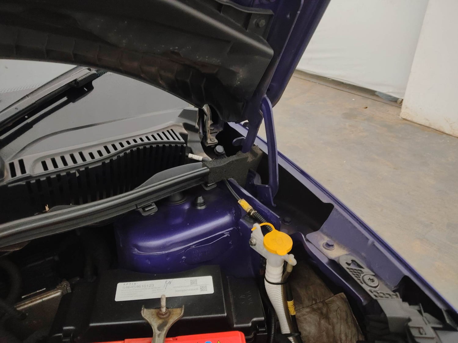 Used 2024 Tata Nexon Fearless Plus S Purple 1.5 Revotorq Diesel 6AMT Dual Tone Diesel Automatic engine ENGINE LEFT SIDE HINGE & APRON VIEW