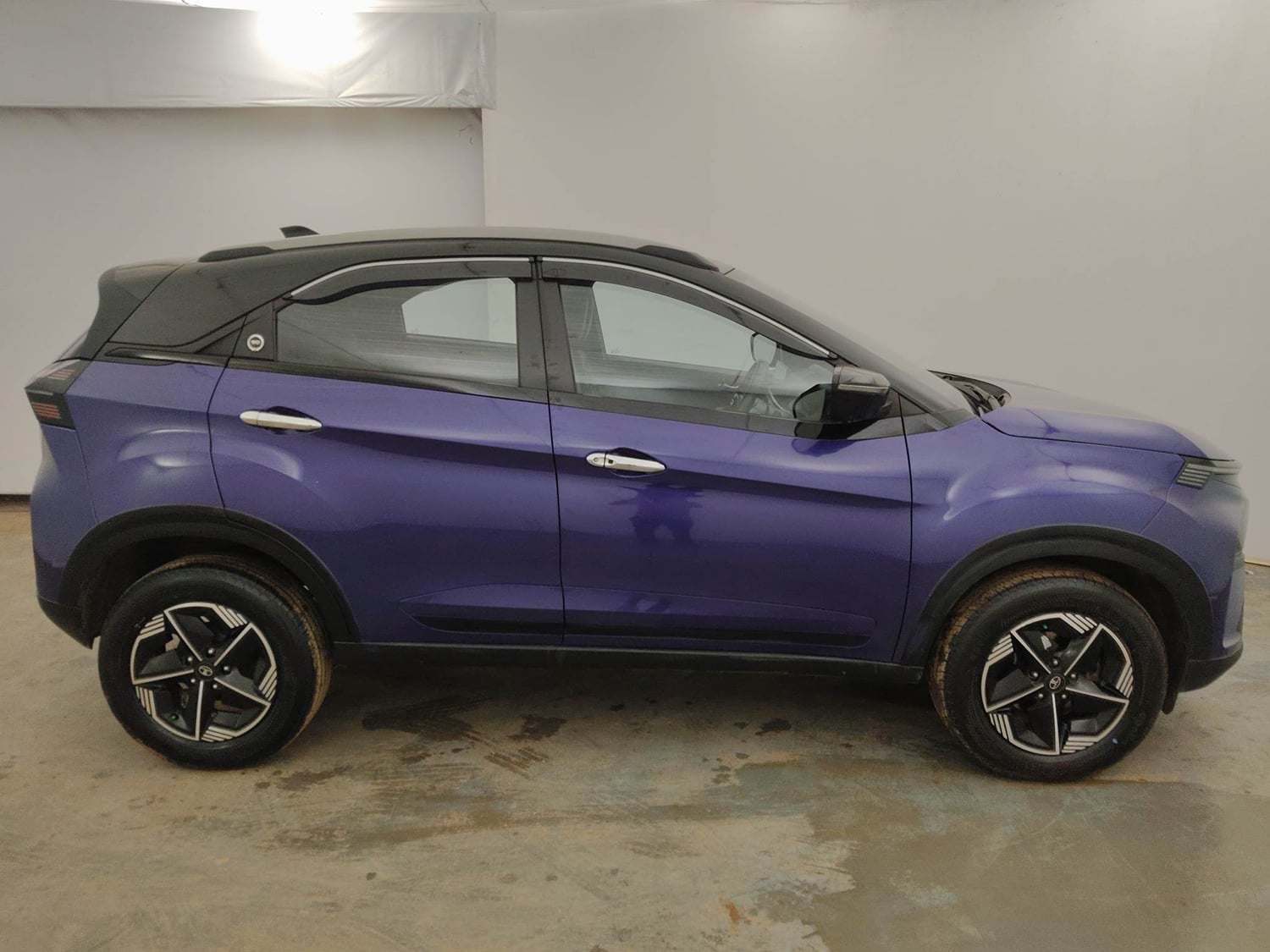 Used 2024 Tata Nexon Fearless Plus S Purple 1.5 Revotorq Diesel 6AMT Dual Tone Diesel Automatic exterior RIGHT SIDE VIEW