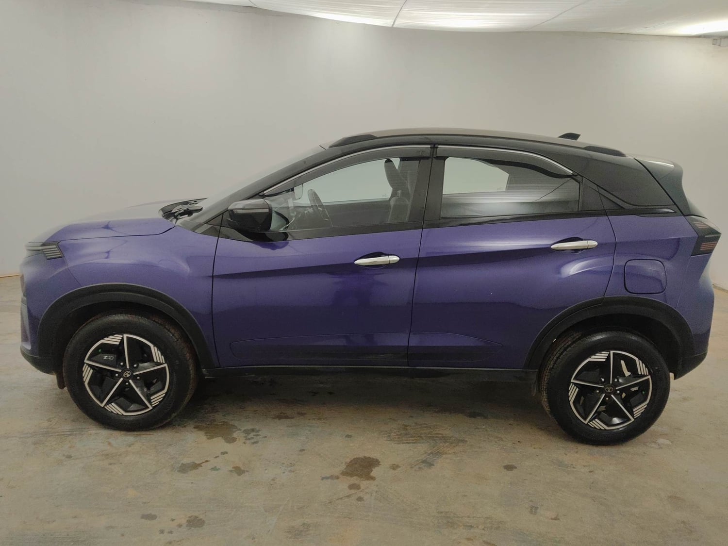 Used 2024 Tata Nexon Fearless Plus S Purple 1.5 Revotorq Diesel 6AMT Dual Tone Diesel Automatic exterior LEFT SIDE VIEW