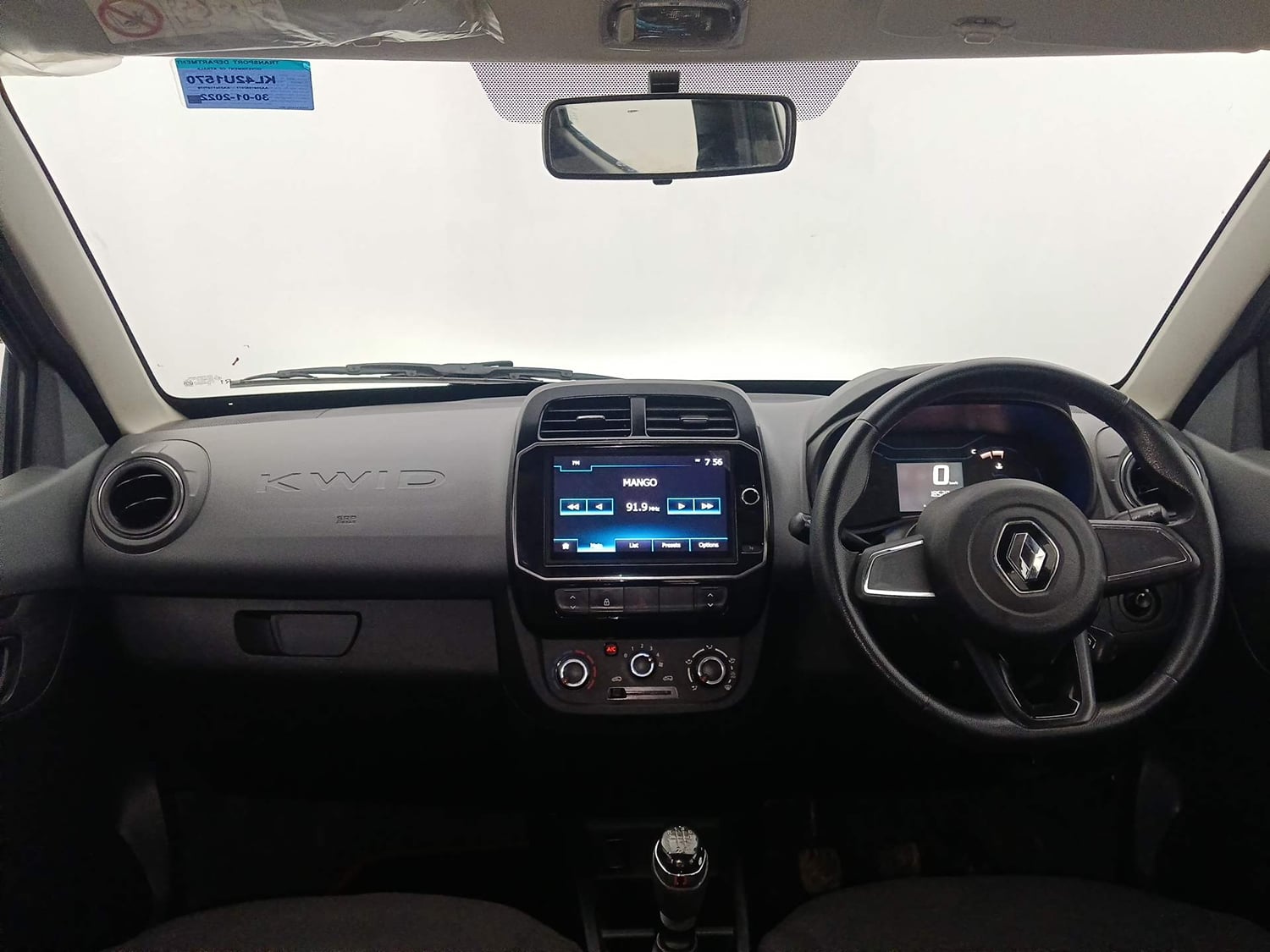 Used 2022 Renault Kwid RXT 1.0 (O) Petrol Manual interior DASHBOARD VIEW