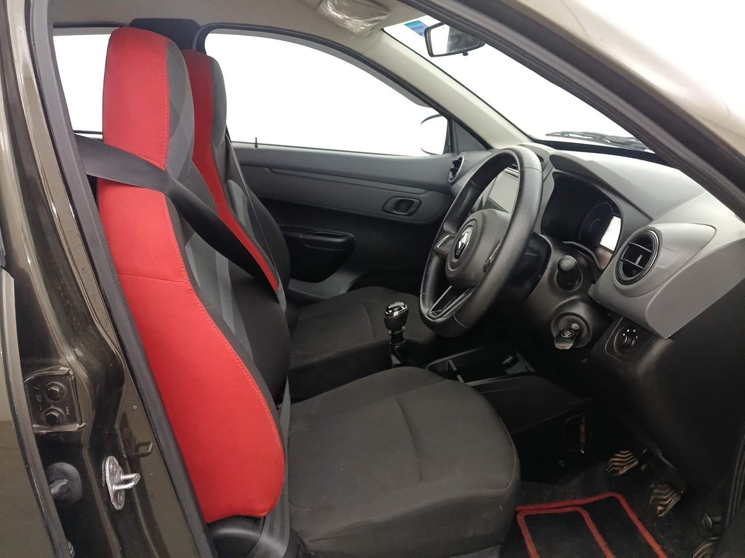 Used 2022 Renault Kwid RXT 1.0 (O) Petrol Manual interior RIGHT SIDE FRONT DOOR CABIN VIEW